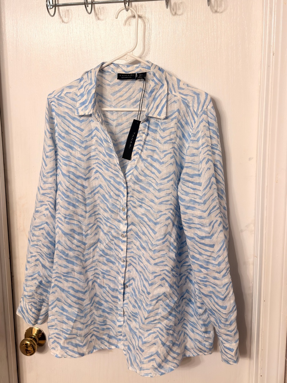 Tahari Light Blue & White Patterned Women's Tunic Shirt